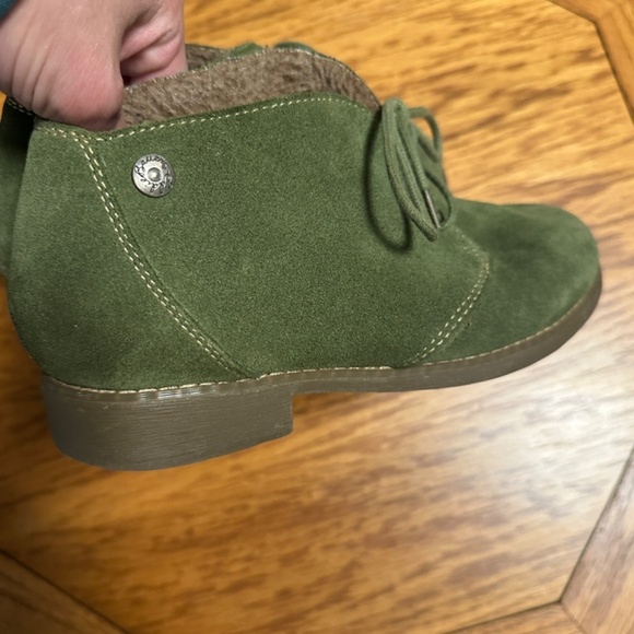 *EDDIE BAUER* Green Suede Booties Size 6 - Picture 6 of 9